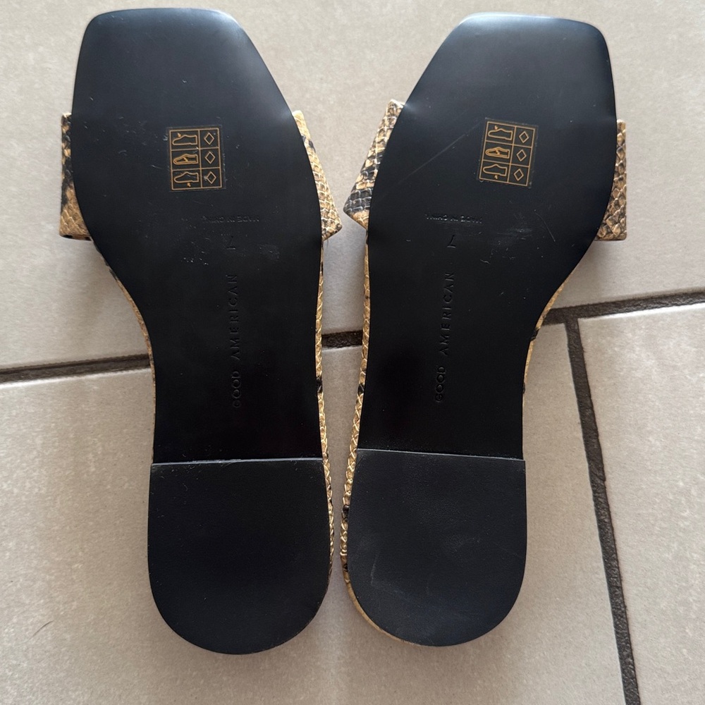Good American Gold Snake Pattern Sandals NEW size 7 - Picture 3 of 5